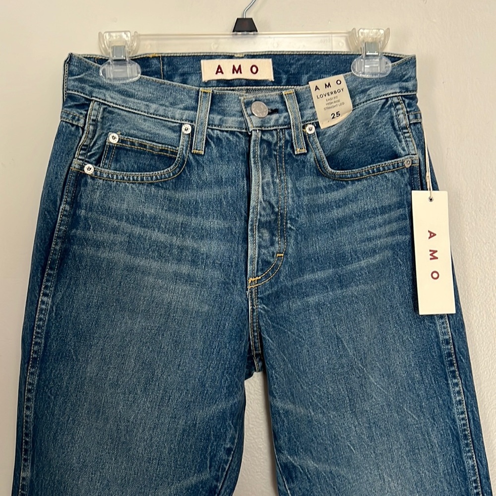 AMO LOVERBOY | Easy Fit | High Rise | Straight Leg Denim
